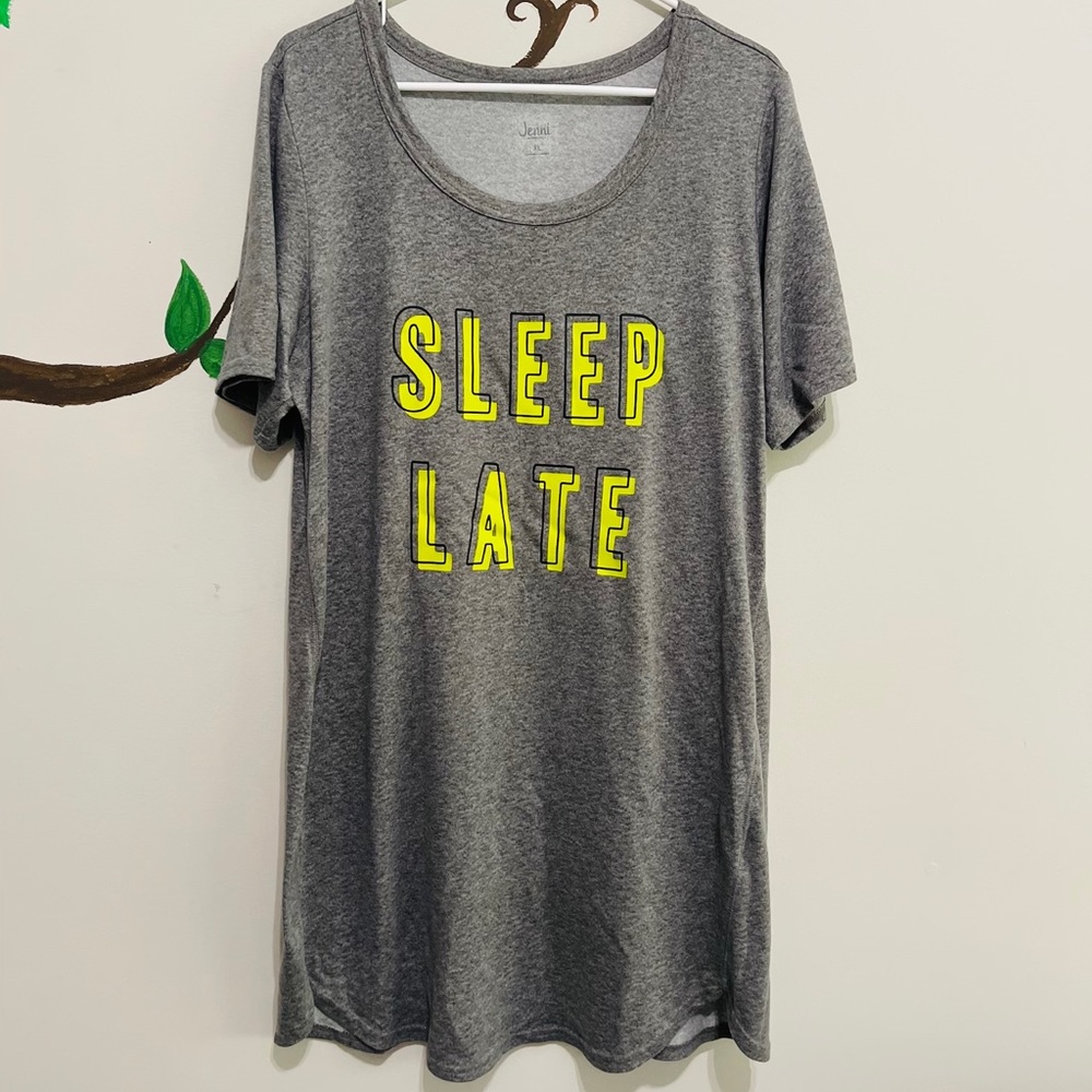 2 Captioned sleepwear